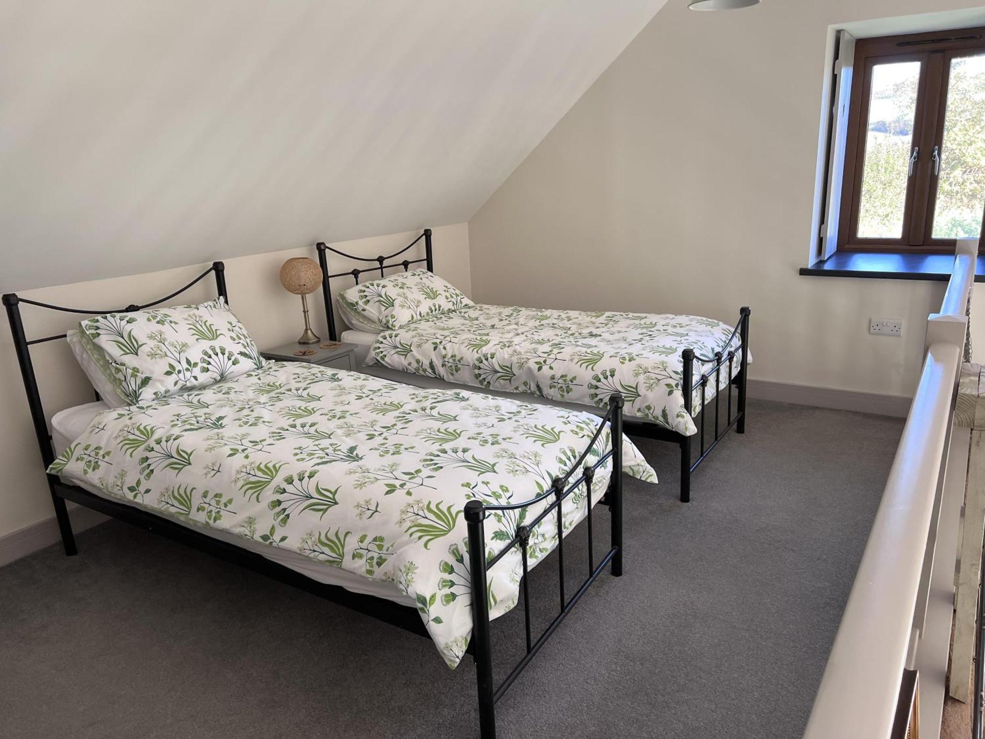 Poachers Hut - Captivating 1-Bed Cottage Shorwell المظهر الخارجي الصورة